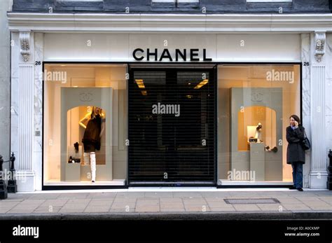 chanel old bond st|Meer.